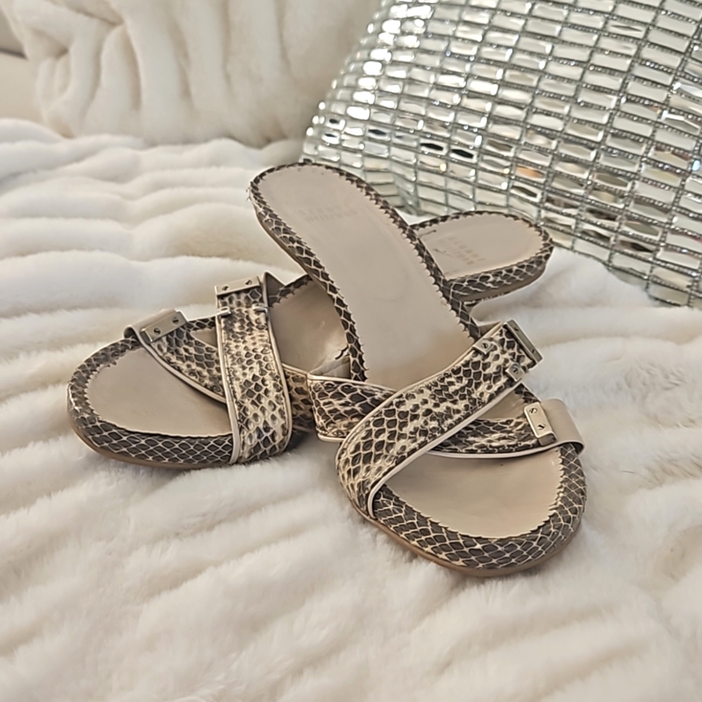 Stuart Weitzman kitten heels EUC